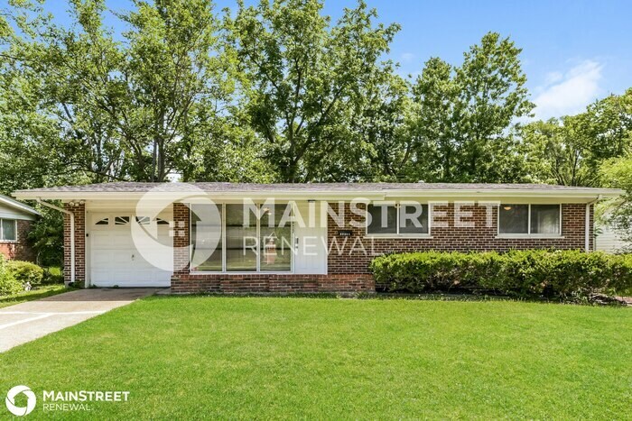 Primary Photo - 10422 Hallwood Dr, St. Louis, MO 63136