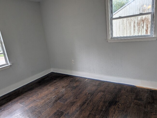 Foto del edificio - 802 Desota Pl