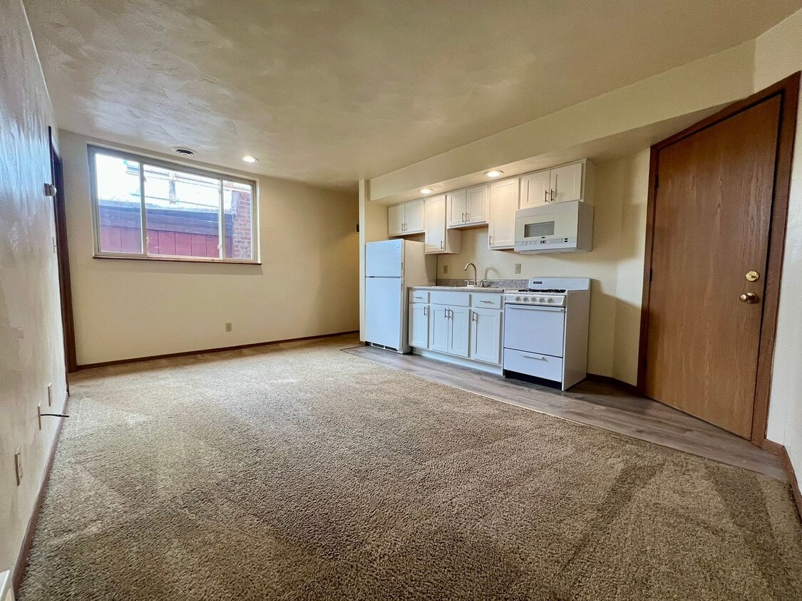 Large 1 Bedroom Apartment in South Oakland! Call Today to Schedule an Appointment! - Large 1 Bedroom Apartment in South Oakland! Call Today to Schedule an Appointment!