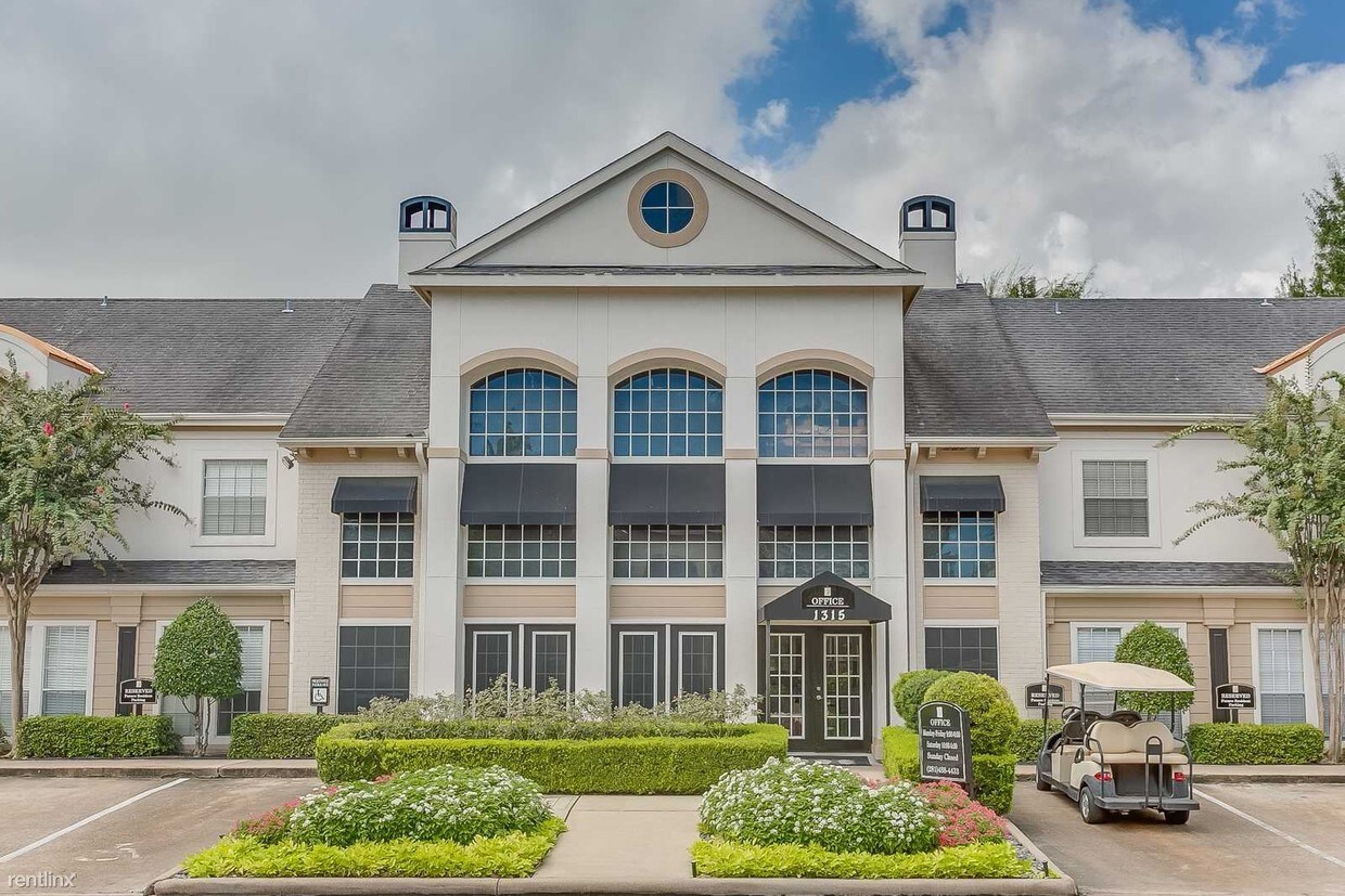 Foto principal - 17825 Kings Park Ln