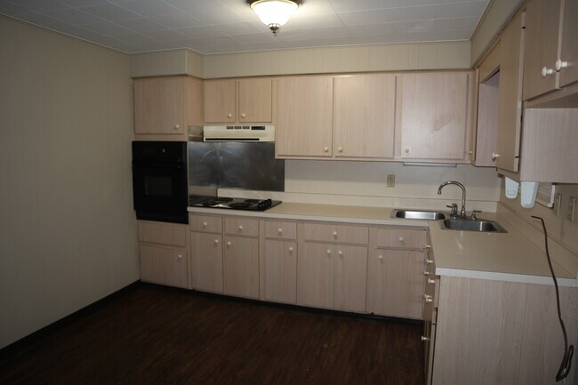 Building Photo - 523 East St