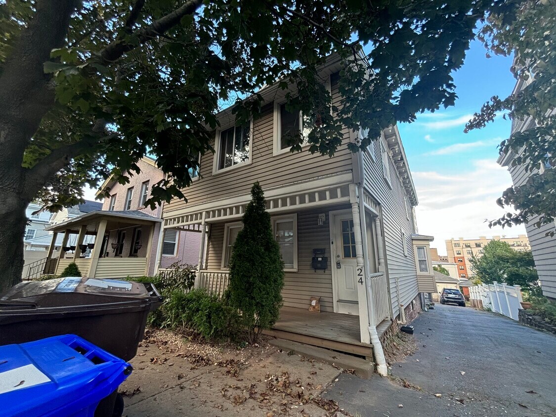 Primary Photo - 24 Pearl St