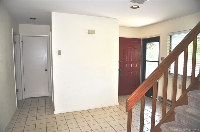 Building Photo - 16 Lantern Cir