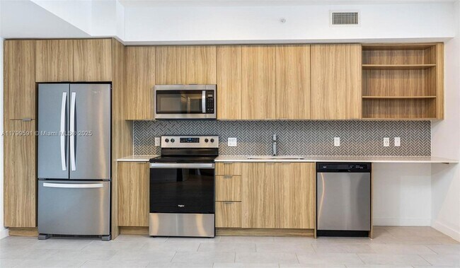 Foto del edificio - 2150 N Bayshore Dr