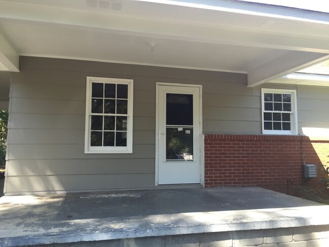 Foto del edificio - **ON HOLD**Total Electric 3 Bedroom / 1 Ba...