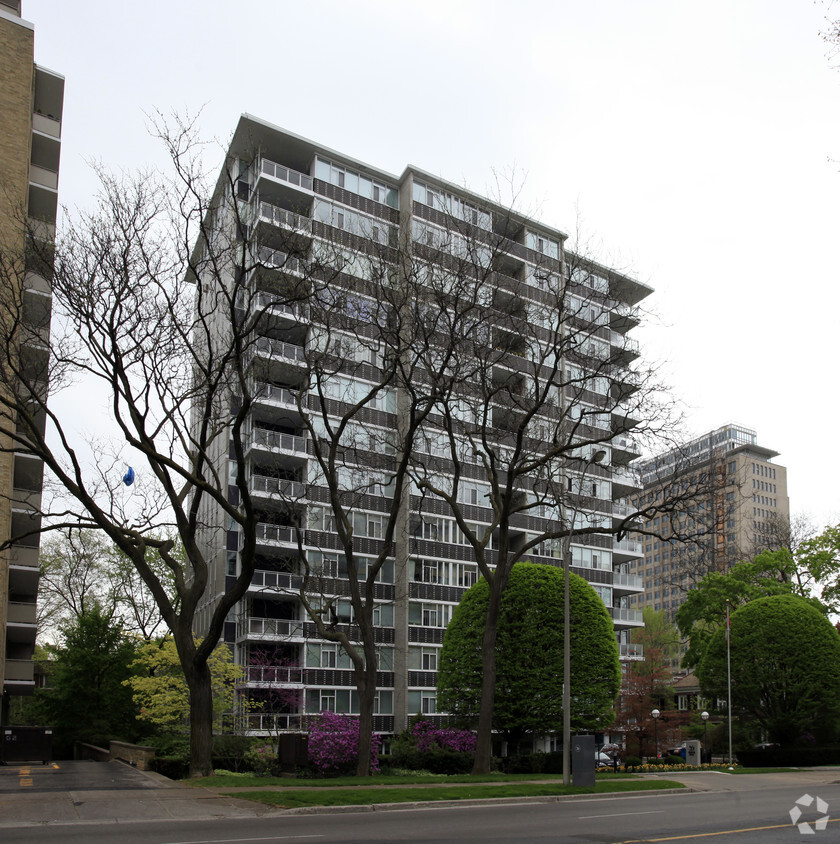 Photo du bâtiment - Kenair Apartments