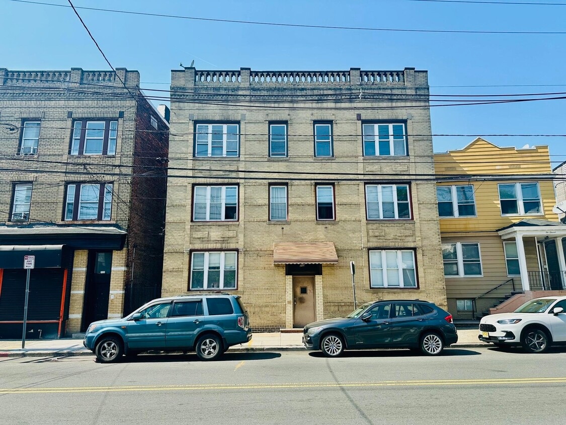 Primary Photo - 209 Garfield Ave