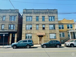 Building Photo - 209 Garfield Ave