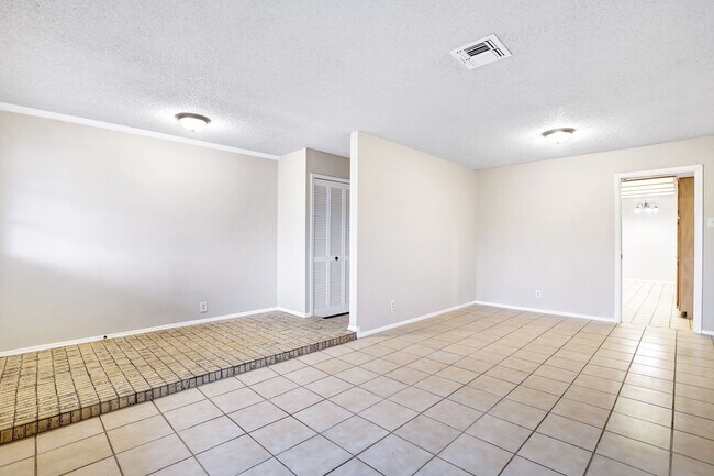 Foto del edificio - ***APPLICATION CURRENTLY UNDER REVIEW***Si...