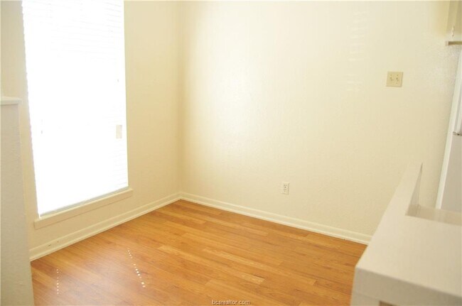 Building Photo - 1523 Hawk Tree Dr