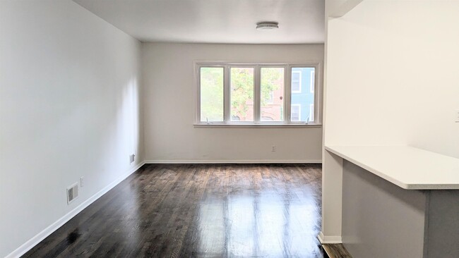 Building Photo - 20 Bentley Ave
