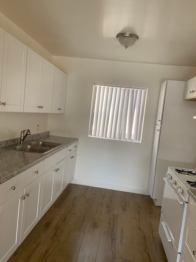 Foto del edificio - 20222 Roscoe Blvd