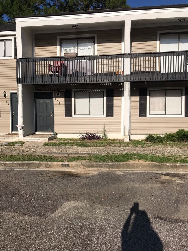 Building Photo - 401 Golf Rd