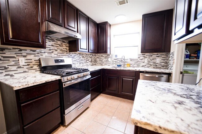 Foto del edificio - 6403 Garden Canyon Dr
