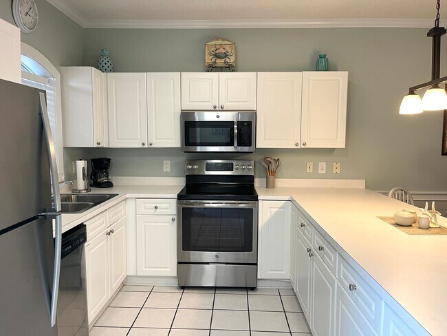 Foto del edificio - Magnolia North Furnished Two Bedroom Condo is Available Now! Overlooks the Myrtlewood Golf Course!