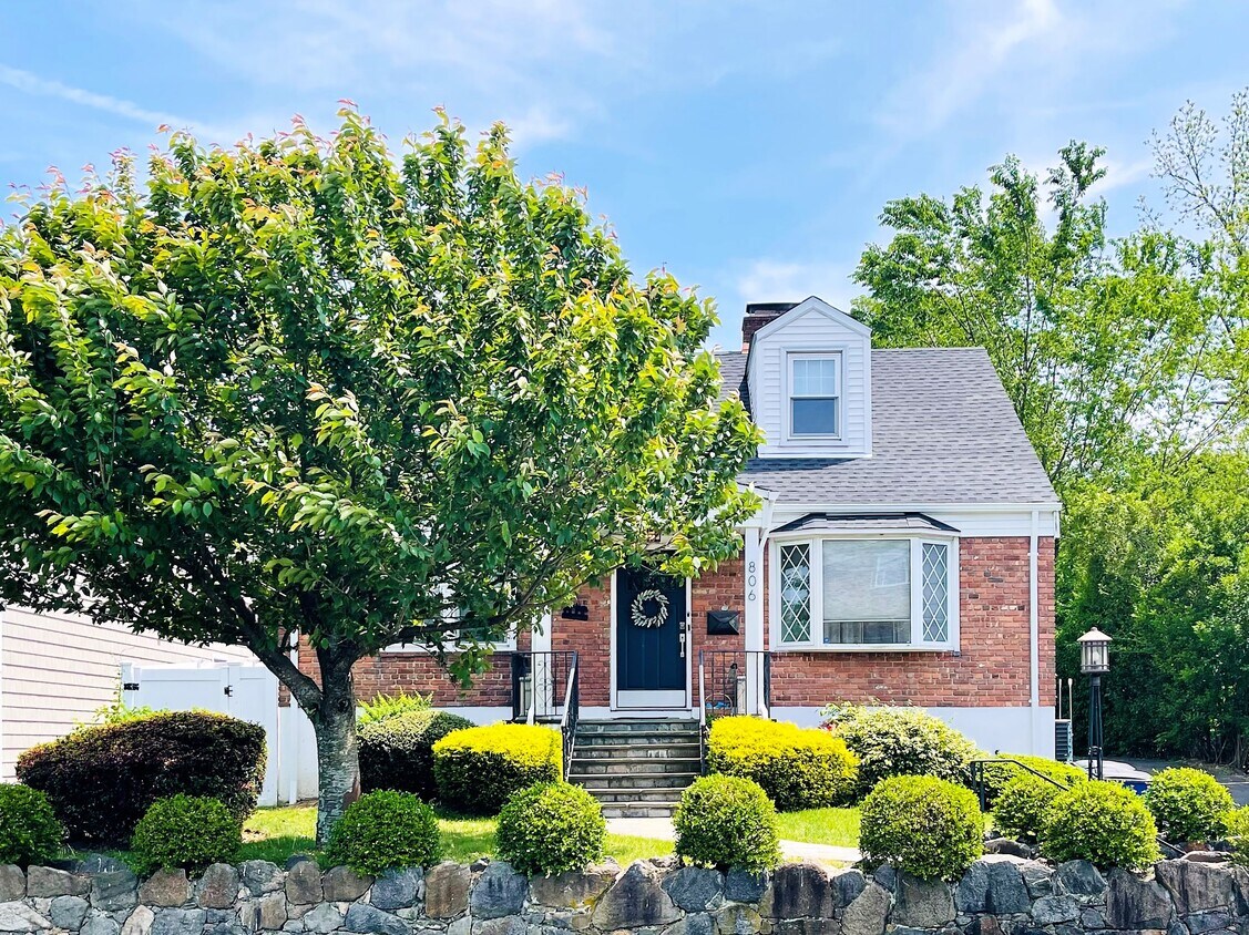 Foto principal - 806 Hall St