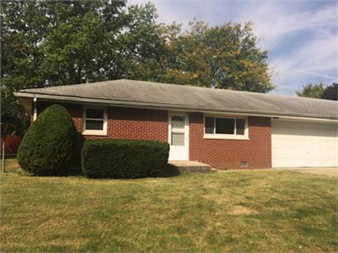 Primary Photo - Walnut Duplexes - 209 &amp; 211