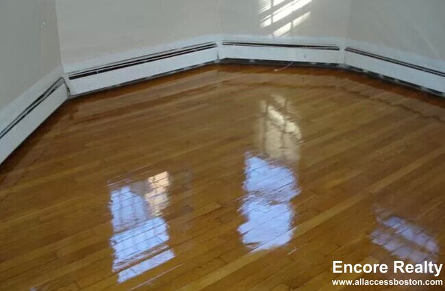 Building Photo - 126 Warren St