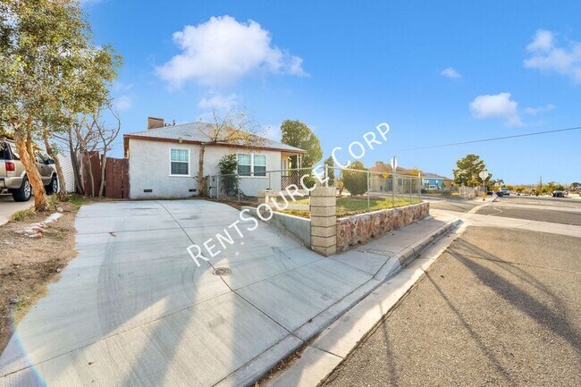 Building Photo - 1040 Flora St