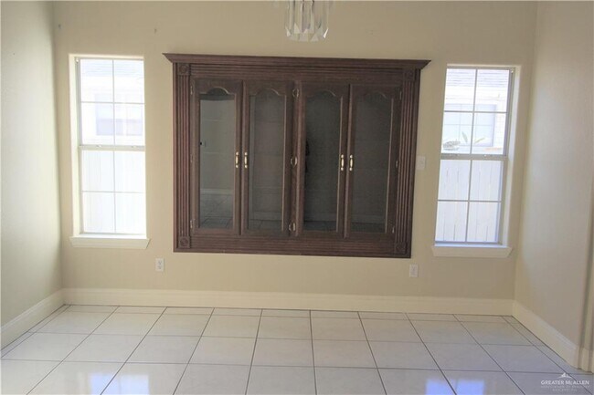 Foto del edificio - 512 E Redbud Ave