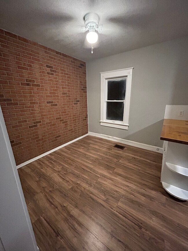 Building Photo - Palmetto unit for rent near local marinas,...