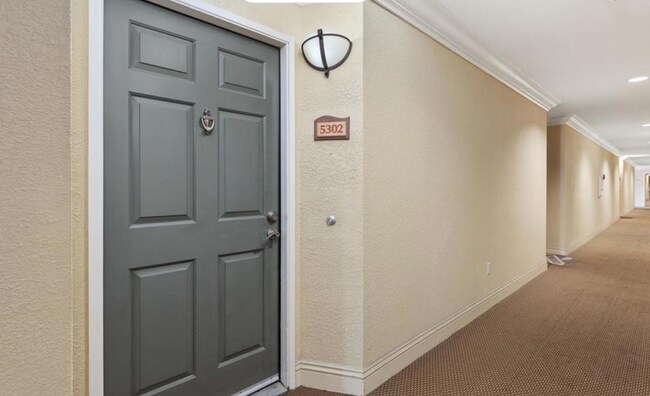 Foto del edificio - 7180 Shoreline Dr