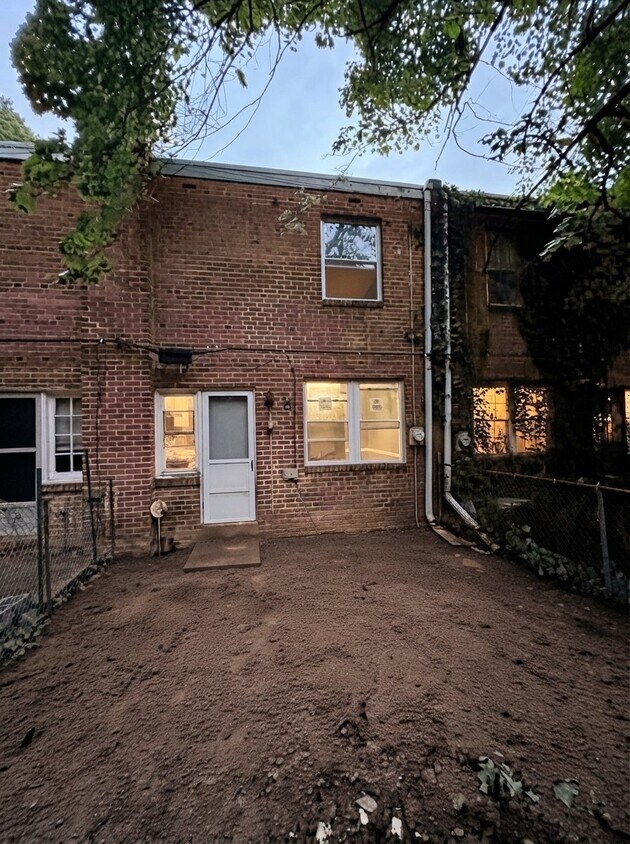 Building Photo - 6605 Church Ln