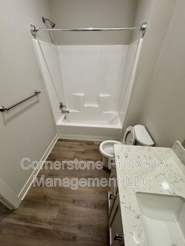 Foto del edificio - 8679 Golden Ln