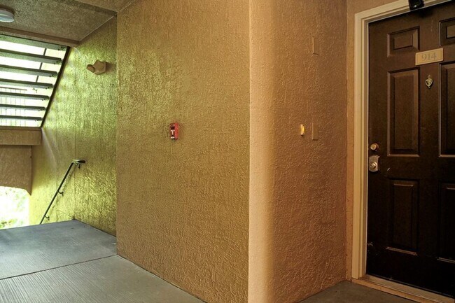 Foto del edificio - Capri at Hunters Creek - 2 WEEKS RENT FREE...