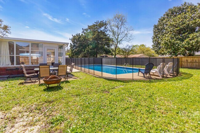 Foto del edificio - Bluewater Bay POOL Home!