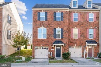 Building Photo - 3227 Clear Spring Dr
