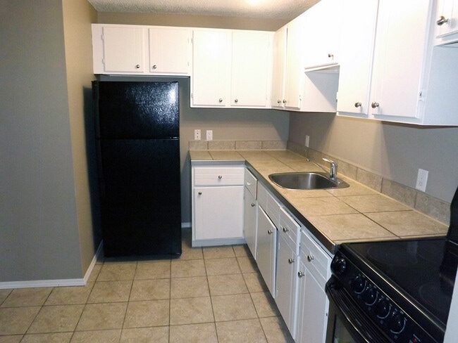 Building Photo - Capricorn Apartments