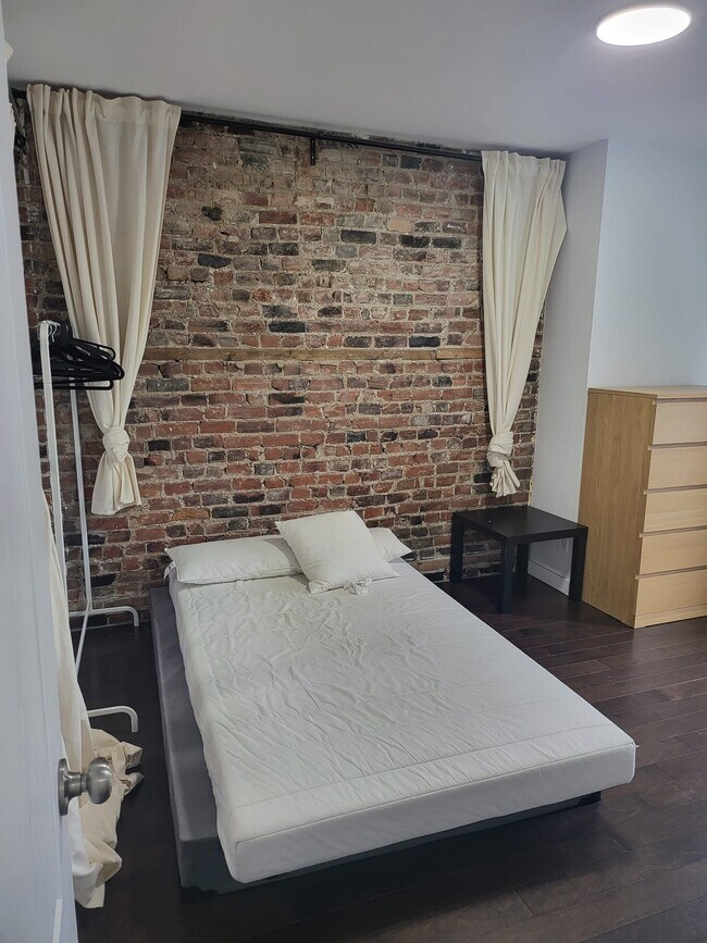 Photo du bâtiment - 4827 Rue Saint-Urbain