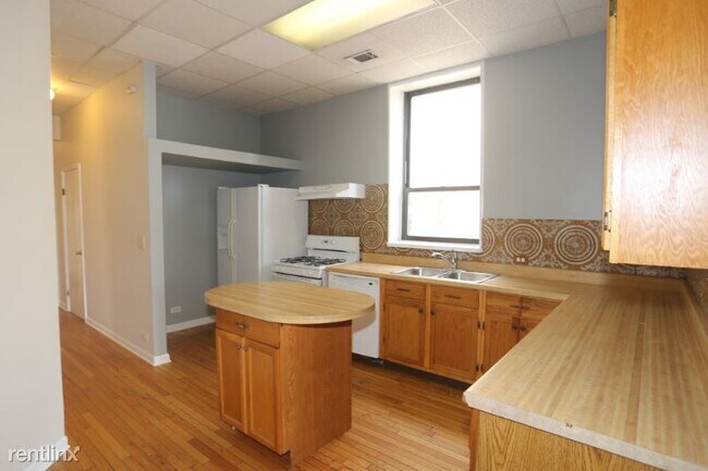 Building Photo - 2122 N Halsted St