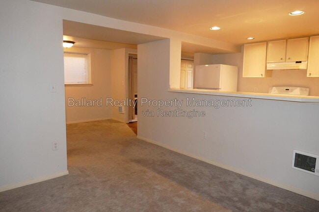 Building Photo - 9306 Stone Ave N