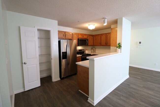 Foto del edificio - 214 Quietwood Dr