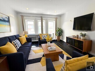 Building Photo - Gorgeous 1 Bedroom in Hamilton Heights! La...