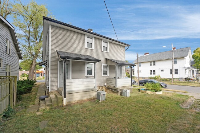 Building Photo - 2858 Indianola Avenue