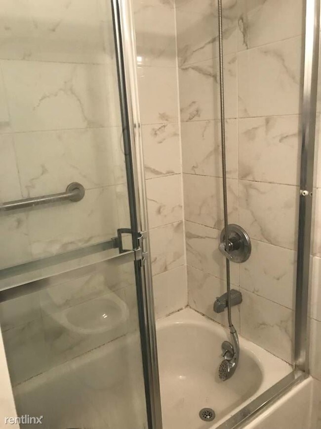 Foto del edificio - 130-08 60th Ave