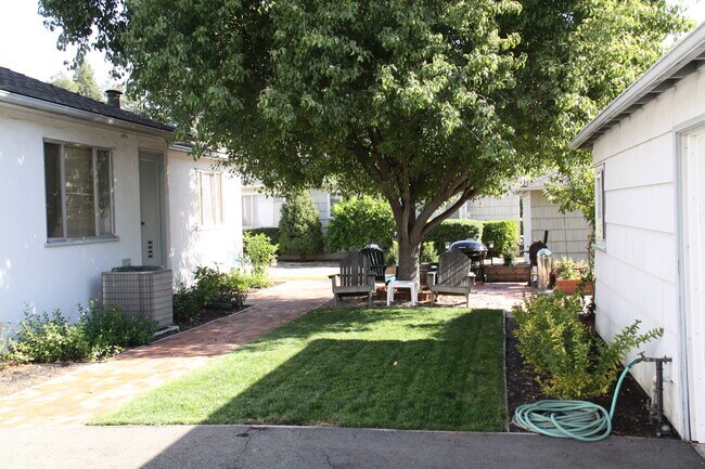 Building Photo - 3663 Mosswood Dr