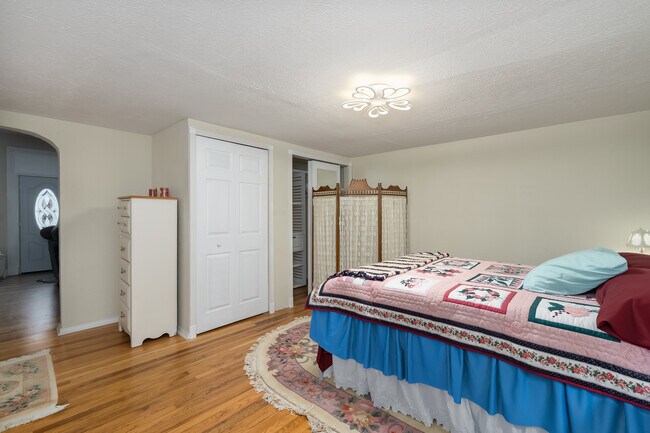 Foto del edificio - 411 W 9th St