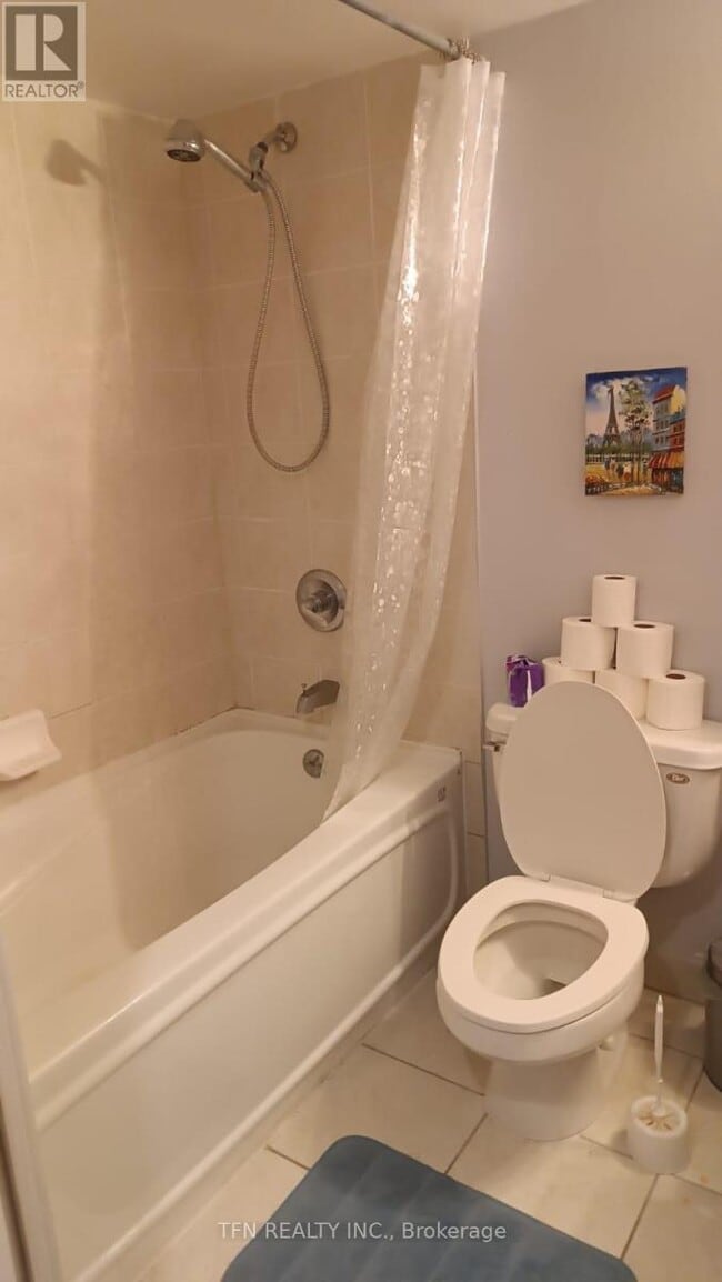 Building Photo - 200 Victoria St