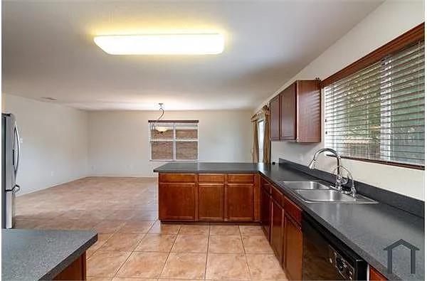 Foto del edificio - 4900 Meadow Trails Dr