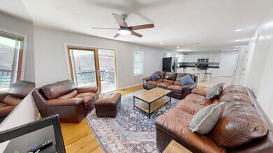 Building Photo - 9 Bates Ave