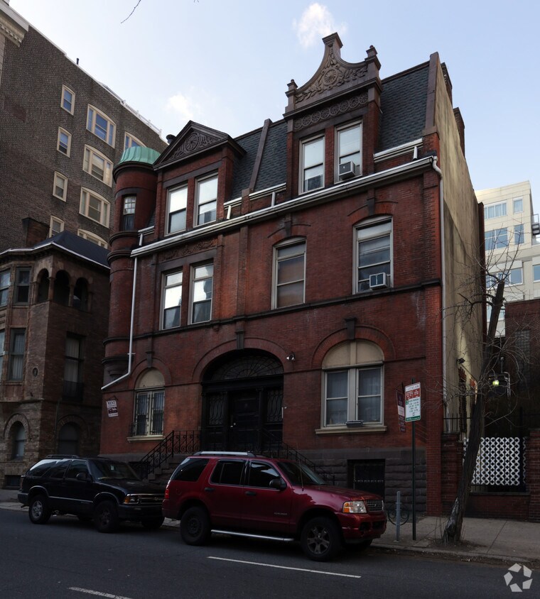 Primary Photo - 26-30 S 22nd St