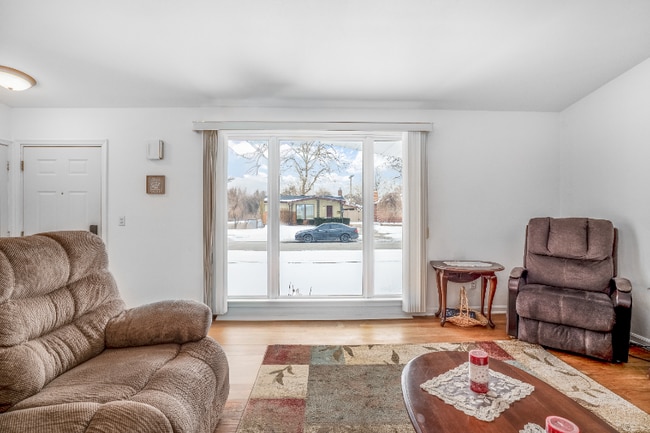 Building Photo - 7621 Amboy St