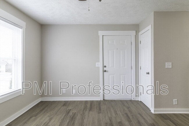 Foto del edificio - 123 Kingsridge Dr