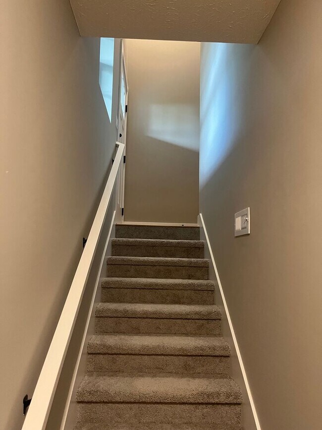 Foto del edificio - New Construction, 2 bed, 3 bath Row Home, with 2 car garage, fireplace, and rooftop deck!