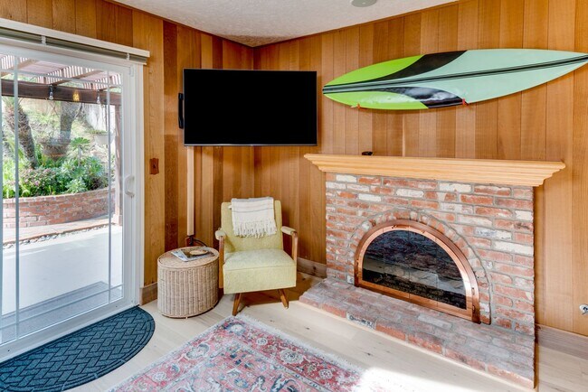 Building Photo - Surfer's Paradise - Walk to Beach - Privat...