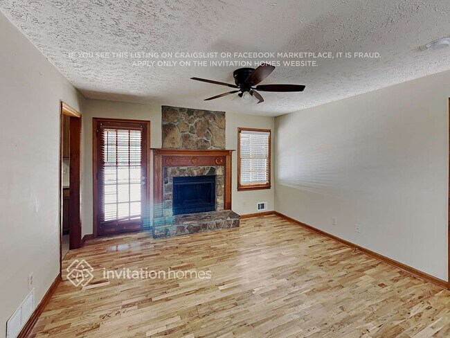 Foto del edificio - 155 W Mountain Oak St